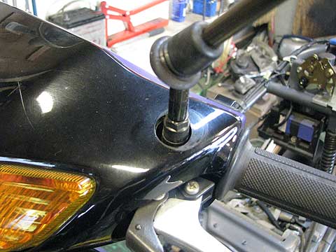 ライブディオZXのヘッドライトアッパーカバーを外す 原付バイクの修理 