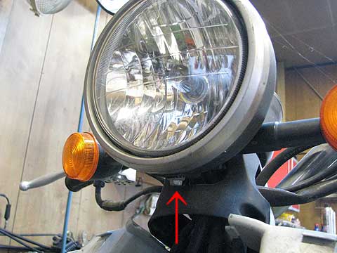トゥデイのヘッドライトを外して電球交換をしよう 原付バイクの修理 
