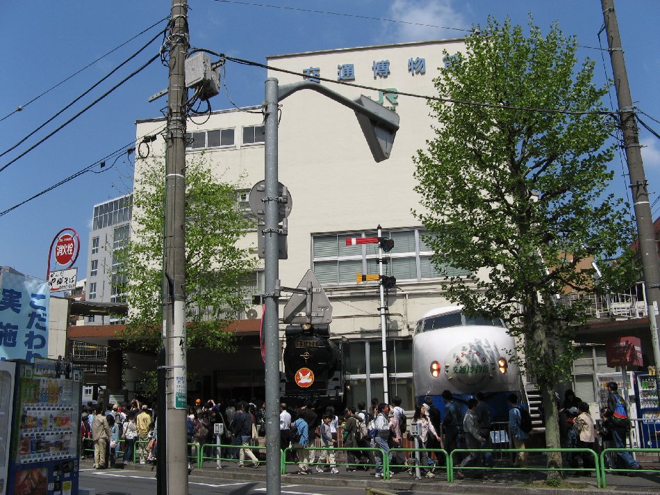 万世橋にあった交通博物館。JR東日本創立20周年記念事業として大宮の鉄道博物館へ移転することになり2006年で閉館となった。
