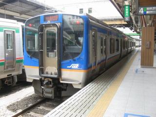 仙台駅に停車中の仙台空港鉄道のSAT721系。