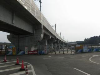 印旛日本医大駅方面へ続く高架橋