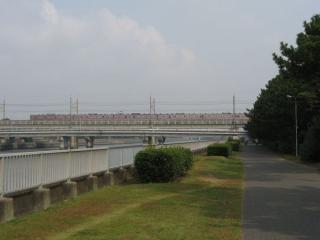 JR京葉線と交差