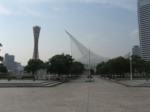 メリケンパークと神戸ポートタワー