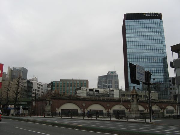 秋葉原駅側から見た交通博物館跡地。今後画面中央に20階建ての高層ビルが建つ。