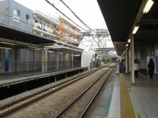 南武線ホーム川崎寄りに新設された横須賀線ホームへの連絡通路