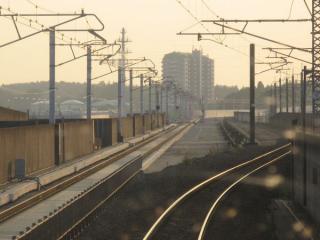 同じく上り列車から見た成田新幹線高架橋上の成田スカイアクセスの軌道