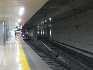 2番線から分岐する成田スカイアクセス一般特急用ホームへの線路