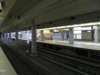 準備中の成田スカイアクセス線用ホーム（4・5番線）。JR線ホームから見たところ。