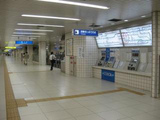 大阪天満宮駅東改札口と自動券売機