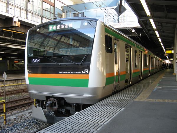 品川駅11番線（改築前）に停車中の東海道線E233系