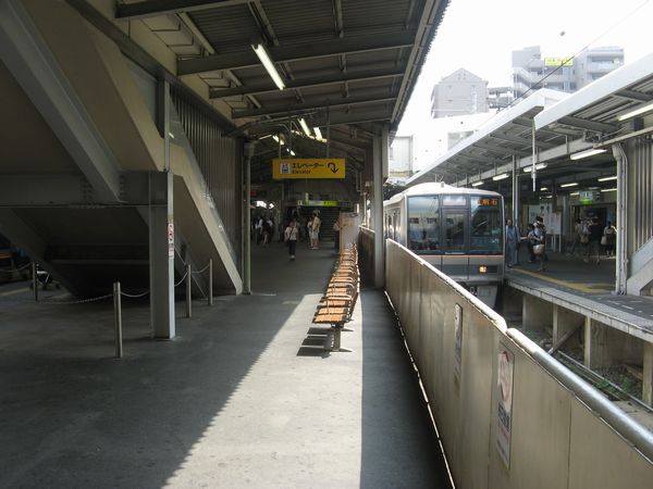 京橋駅学研都市線・JR東西線ホーム（1・2番のりば）