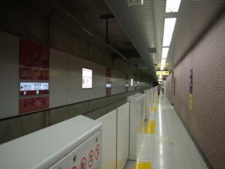 副都心線東新宿駅のホームドア